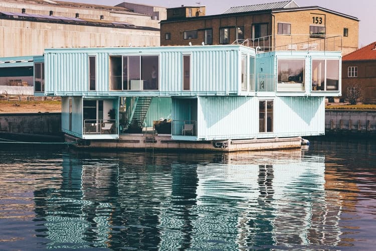 Casa toda construida por containers